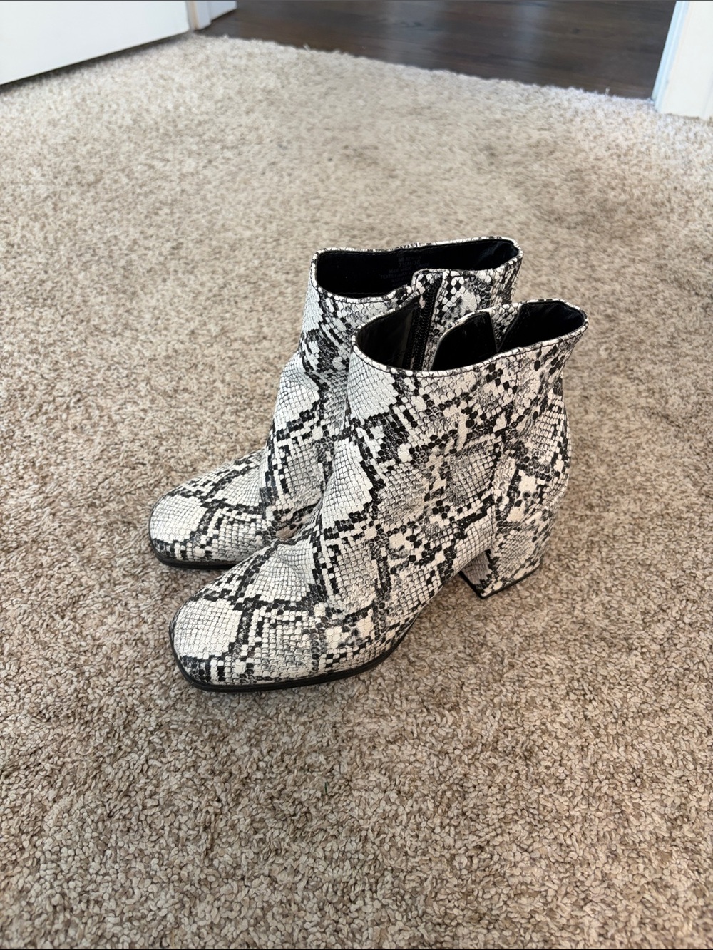 Python-Print Women's Ankle Boots - White/Black